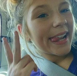 Meet your Posher, Adrianna